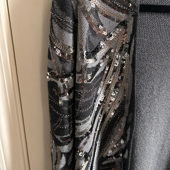 Chico's Size 3 - EUC - Grey and Black Knit Sweater with sparkle - Picture 4 of 4